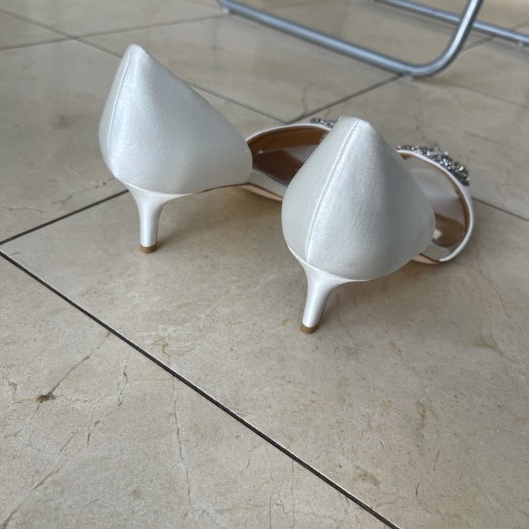 BADGLEY MISCHKA WHITE SATIN LOW HEELS - Picture 3 of 6